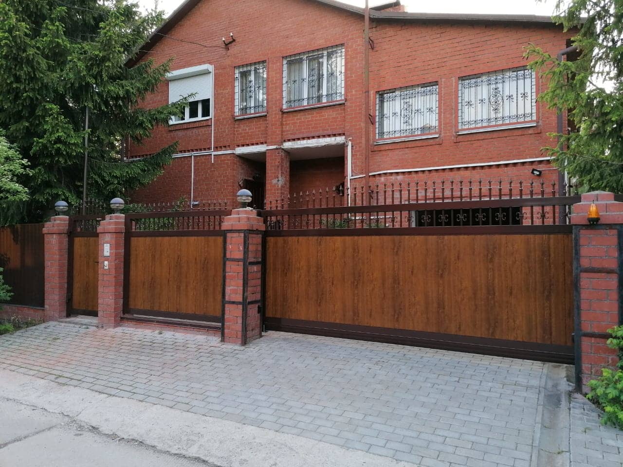 Уличные ворота DoorHan в Ульяновске с установкой